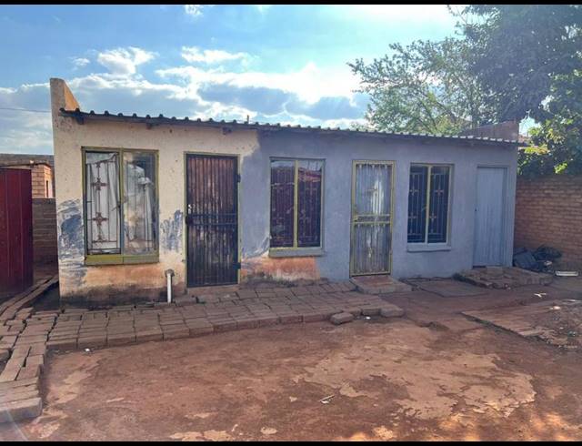 2 BEDROOM HOUSE FOR SALE IN SOSHANGUVE EAST